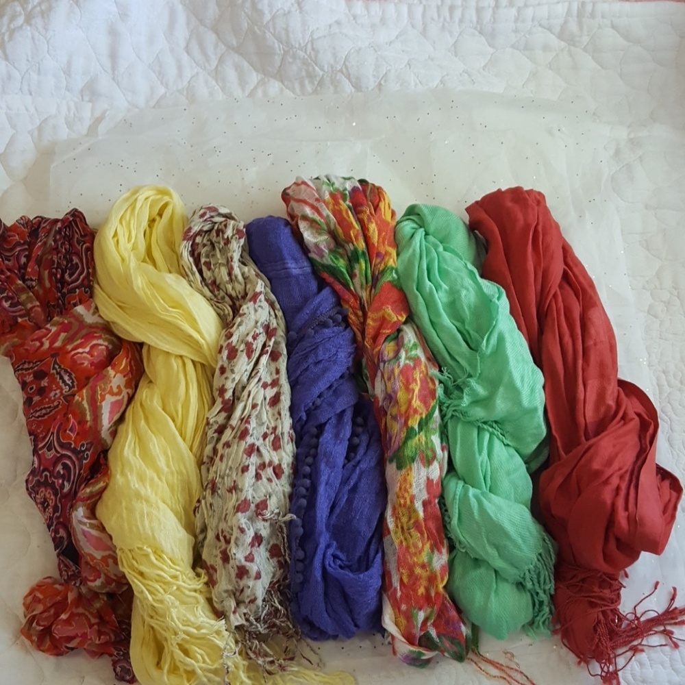 *FLASH SALE* assorted scarfs  (7 pieces)